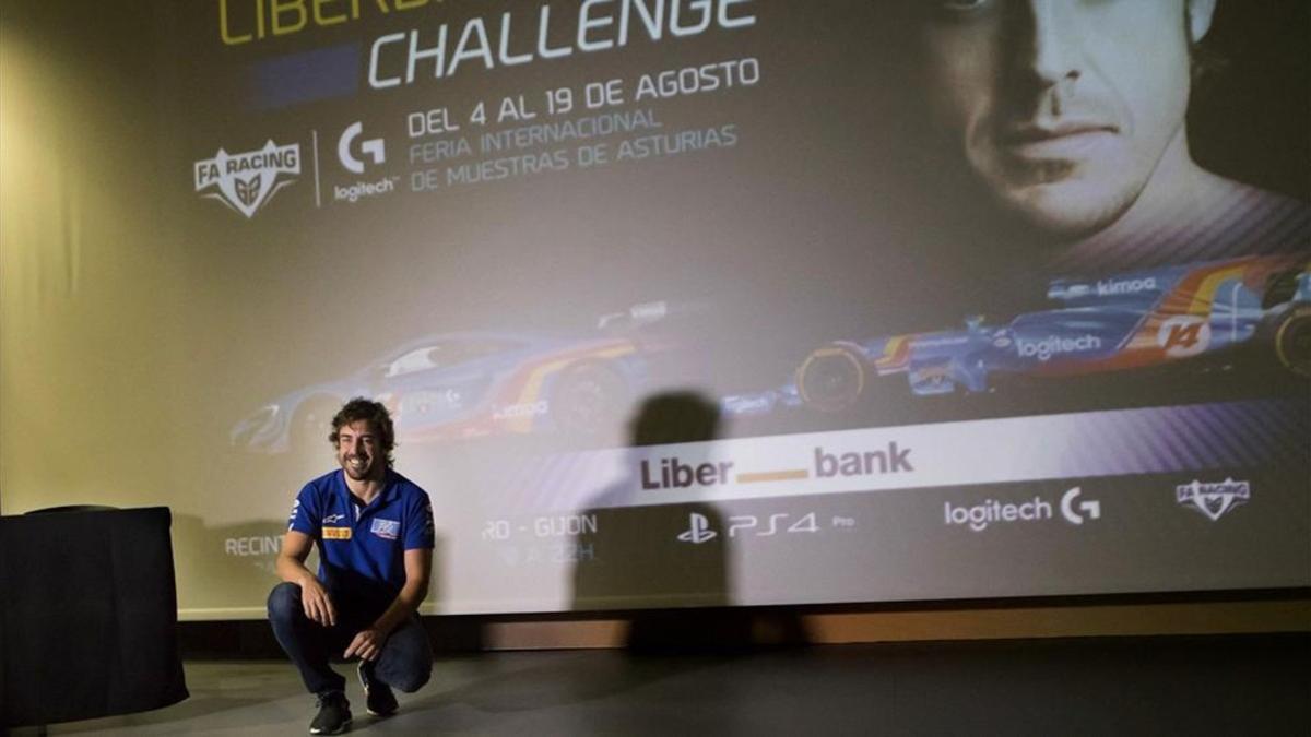 Fernando Alonso en Llarena (Asturias), durante la presentación del torneo de conducción virtual