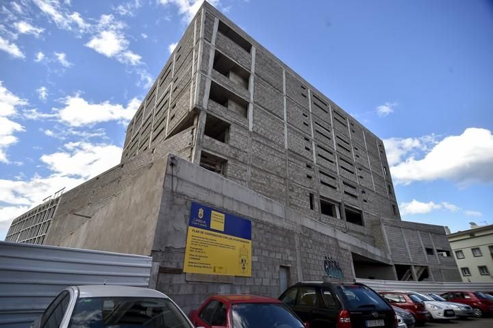 EDIFICIO A MEDIO HACER DEL PALACIO DE ...