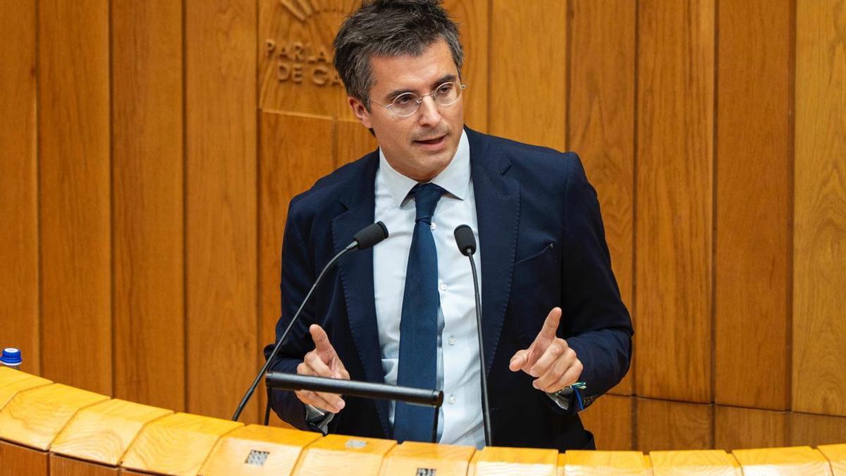 El líder del PP de Santiago, Borja Verea, en una intervención en el Parlamento gallego.
