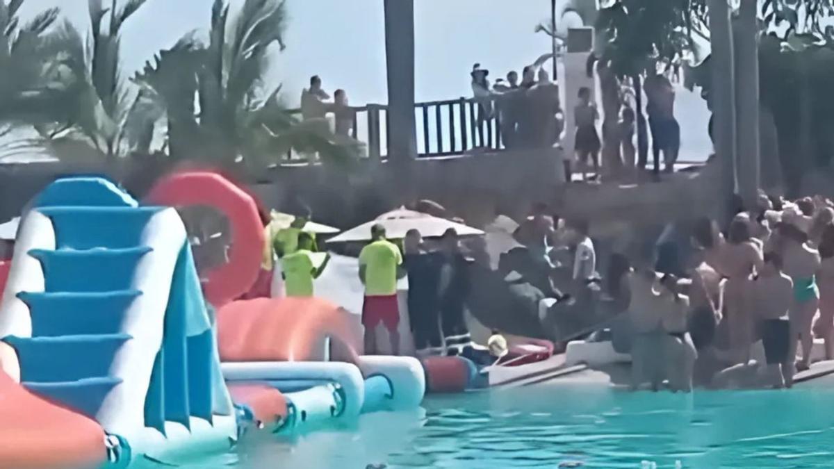 Fallece una niña de dos años ahogada en un parque acuático en Mogán
