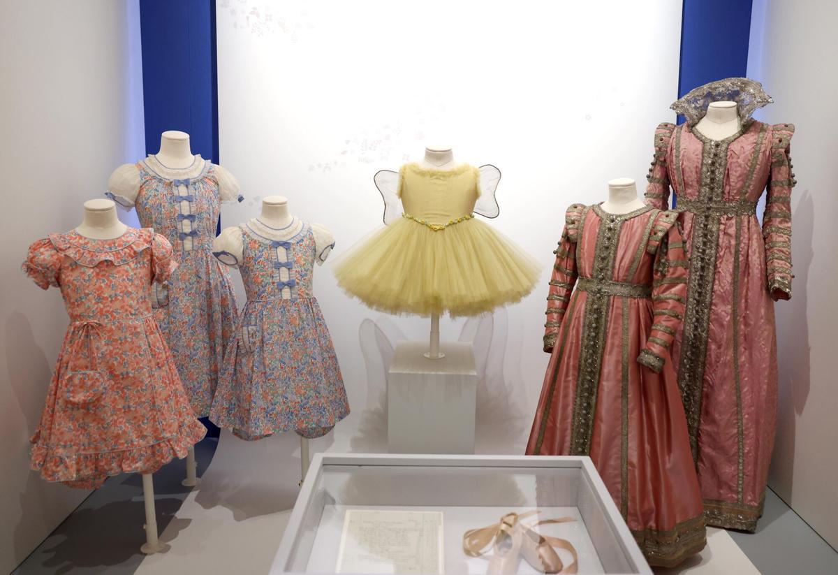 Vestidos de niña de Isabel II.