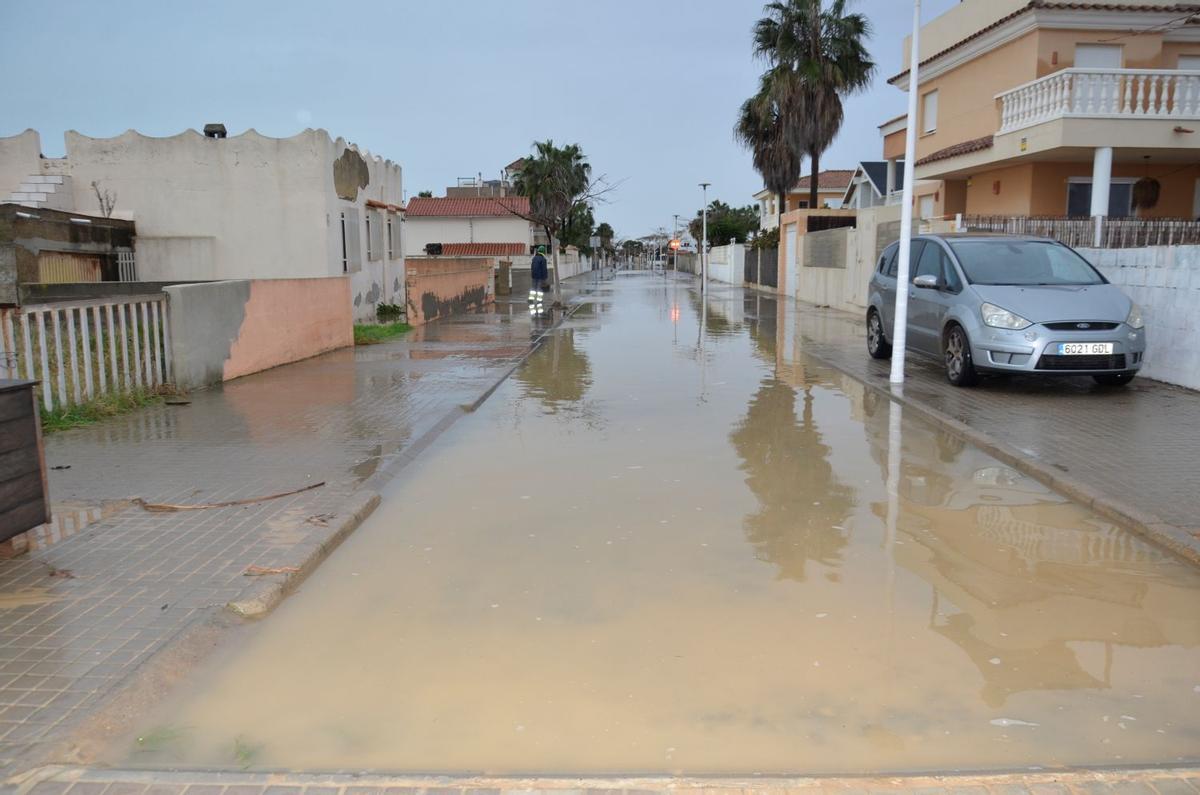 Moncofa denuncia la dejadez de Costas ante los daños reiterados en la playa