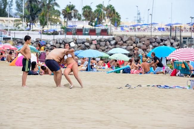 Dia del Pino en la Playa de Las Alcaravaneras