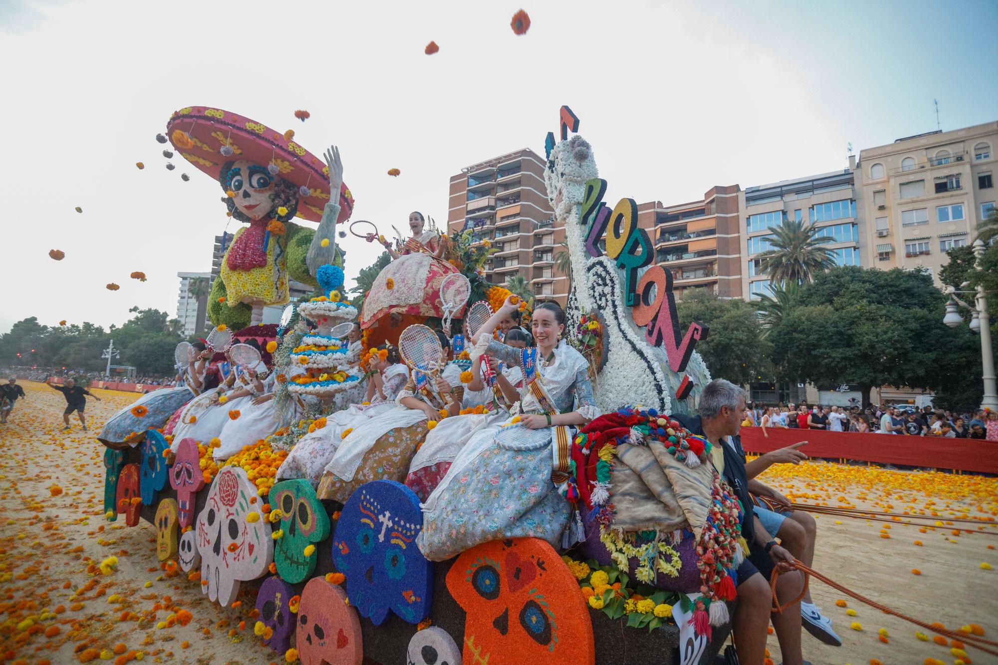 Fin de Feria para Carmen, Nerea y las cortes 2022 en la Batalla de Flores