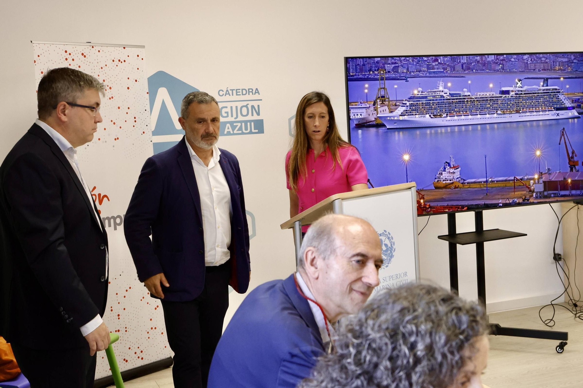 Así fue el primer "think tank" de la economía azul en Gijón (en imágenes)