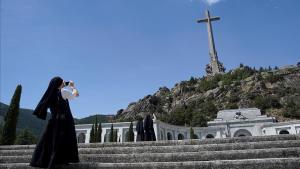 Una monja de Pro Ecclesia Sancta, en el Valle de los Caídos el pasado día 21.