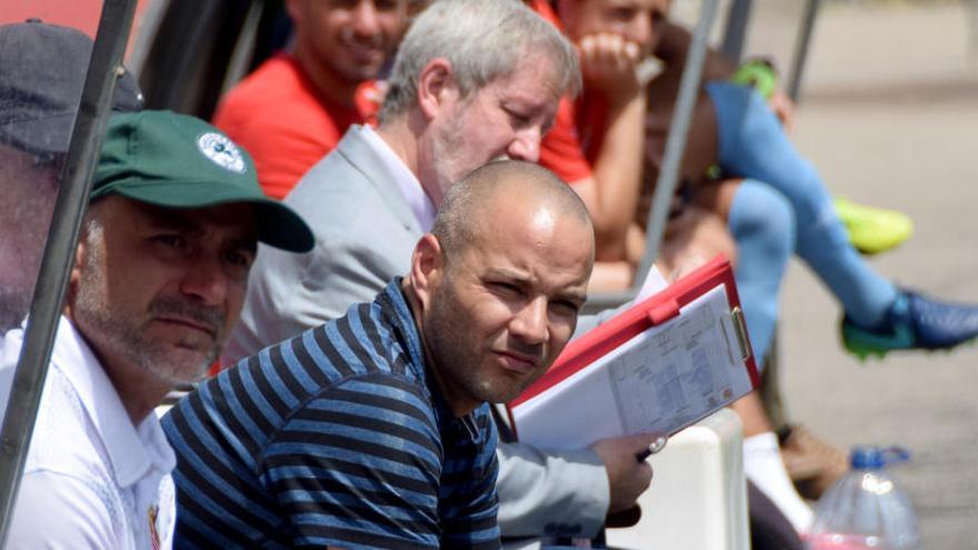 Albert Garcia a la banqueta del Manresa, avui