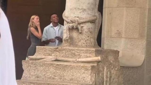 La escapada romántica de Ester Expósito y Kylian Mbappé por Barcelona: fueron cazados visitando la Sagrada Familia
