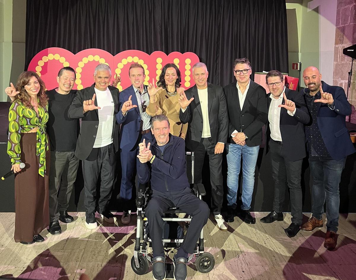 Josep Ametller junto a Juan Carlos Unzué, los chef participantes y los presentadores del acto