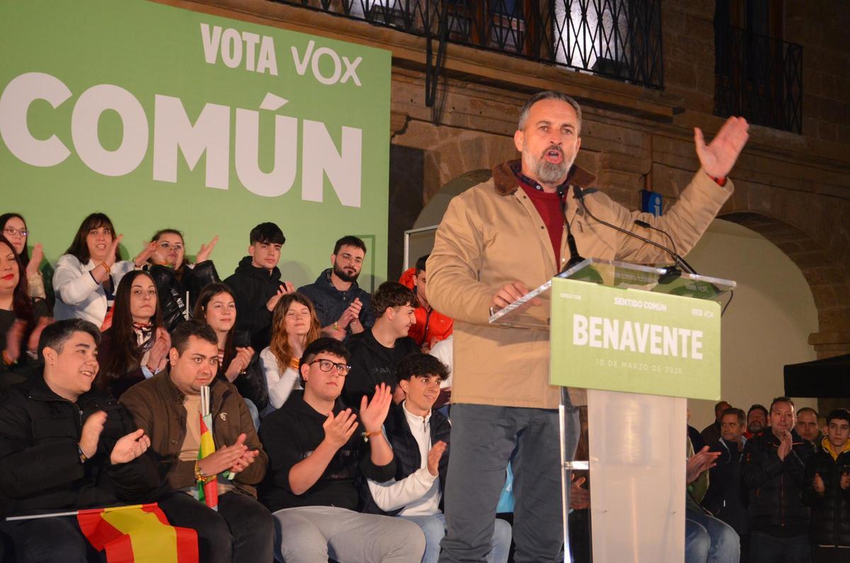 Abascal durante su mitin en Benavente.