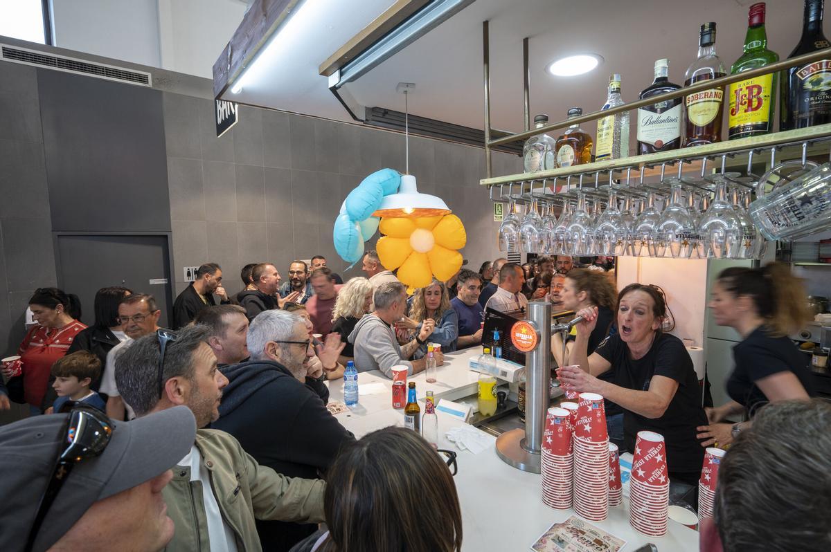 Primer tardeo en el Mercat Sagarra de Santa Coloma de Gramanet. Los organizadores confirman que habrá segunda edición. Ya están evaluando cuándo será la siguiente fecha.