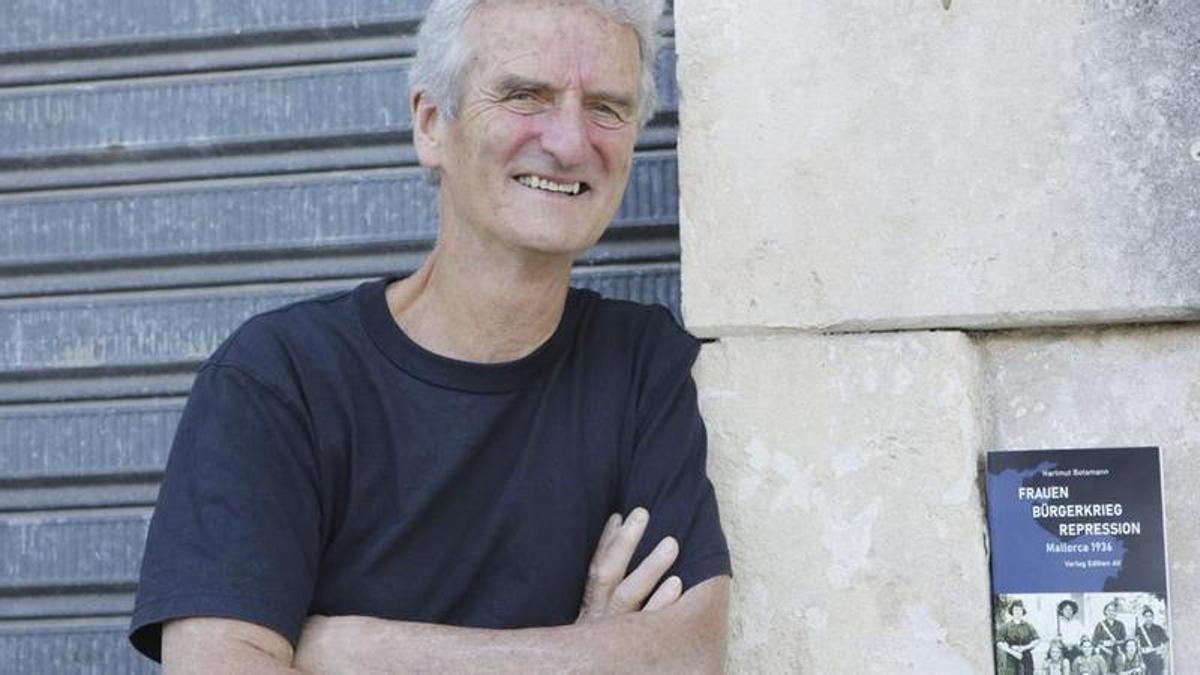 Se trasladó en los años 80 desde el barrio de Schanzenviertel de Hamburgo a Mallorca: Hartmut Botsmann, aquí con su nuevo libro.