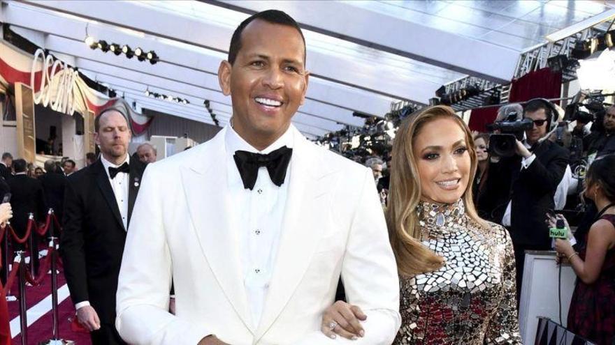 JLo y Álex Rodríguez muestran su pedida de mano