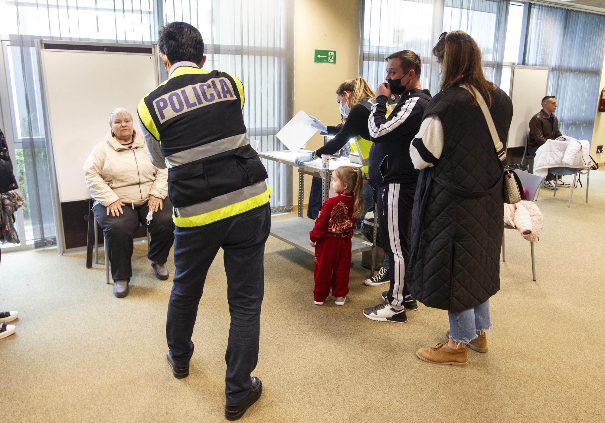 Visita del presidente del Gobierno, Pedro Sánchez, al centro de refugiados de Ciudad de la Luz