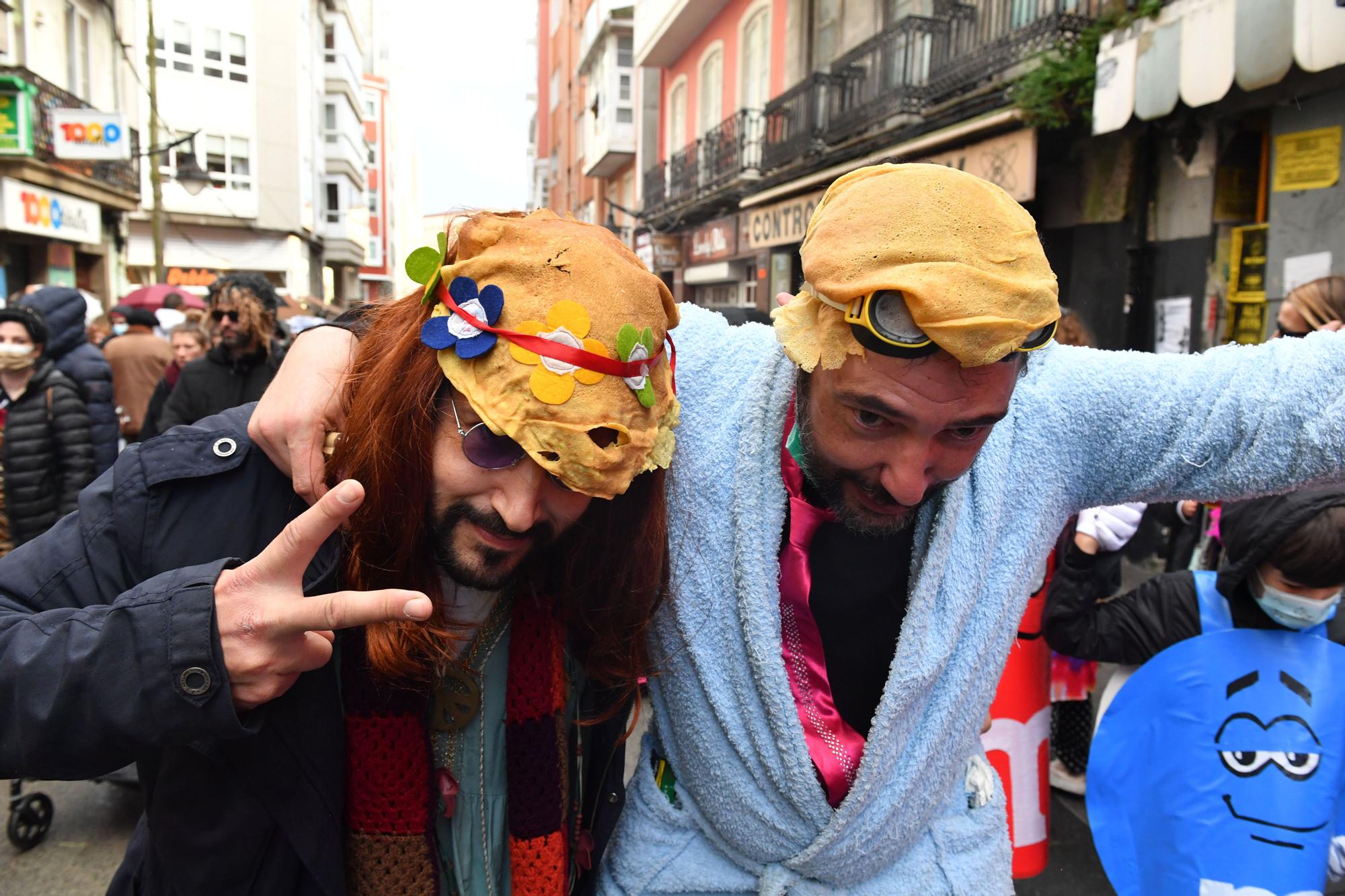 Martes de Carnaval: fiesta 'choqueira' en la calle de la Torre