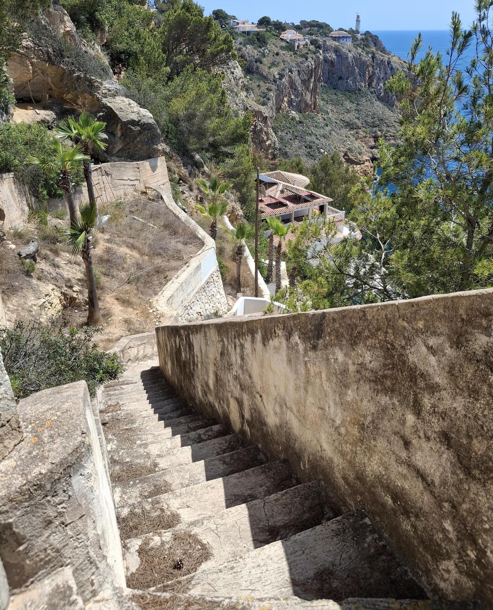 Así es la escalera pública recuperada por Xàbia: extraordinarias vistas