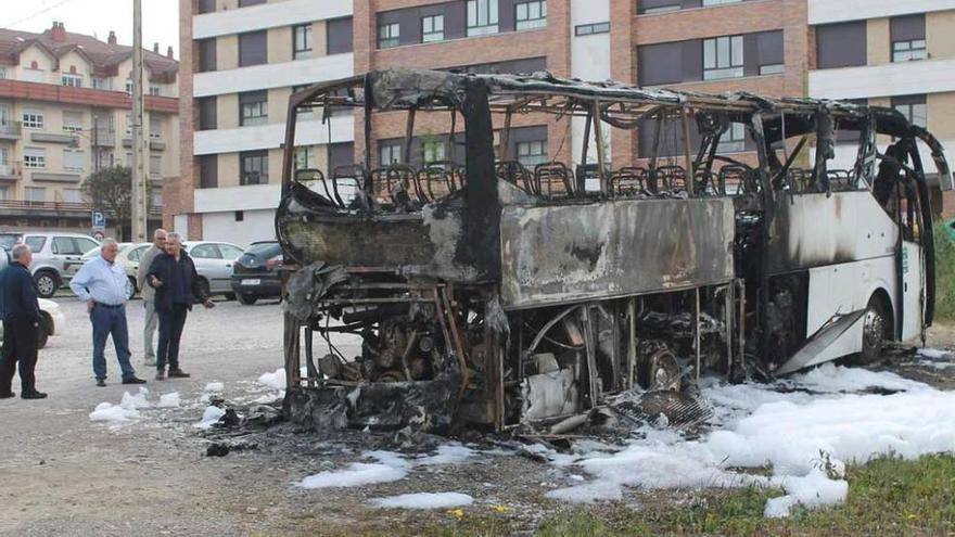 El autobús calcinado.