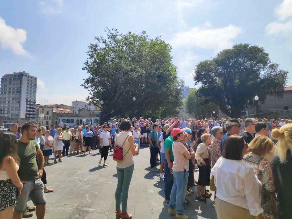 Funeral de Arturo Fernández: Emoción para despedir al chatín de la Puerta de la Villa