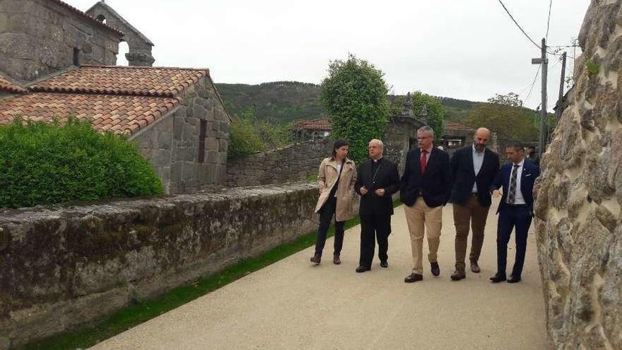 Visita del delegado del Gobierno en Galicia, Santiago Villanueva, a Bande. // FdV