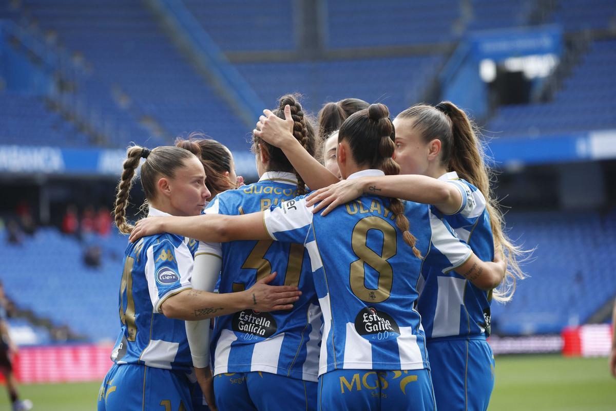 Las jugadoras del Deportivo celebran un gol contra el Eibar en Riazor