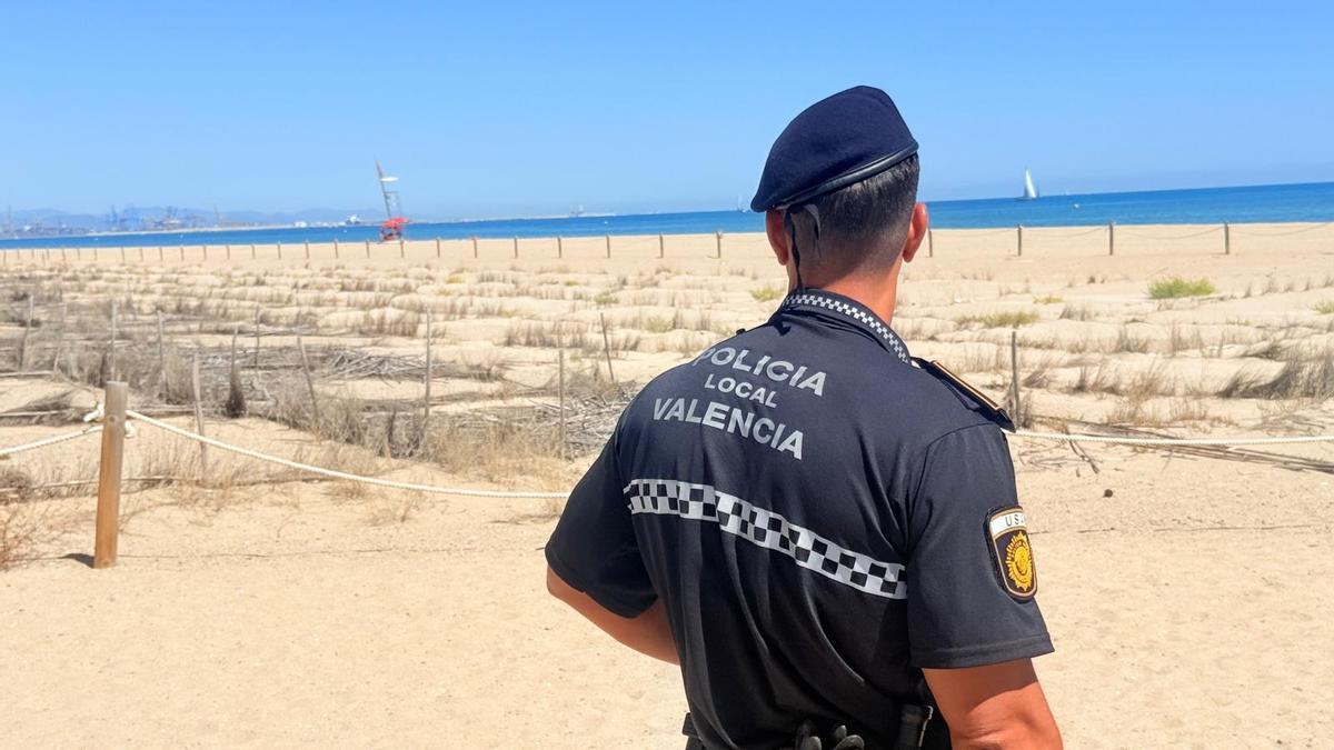 Policía Local de València patrullando en la Playa del Saler