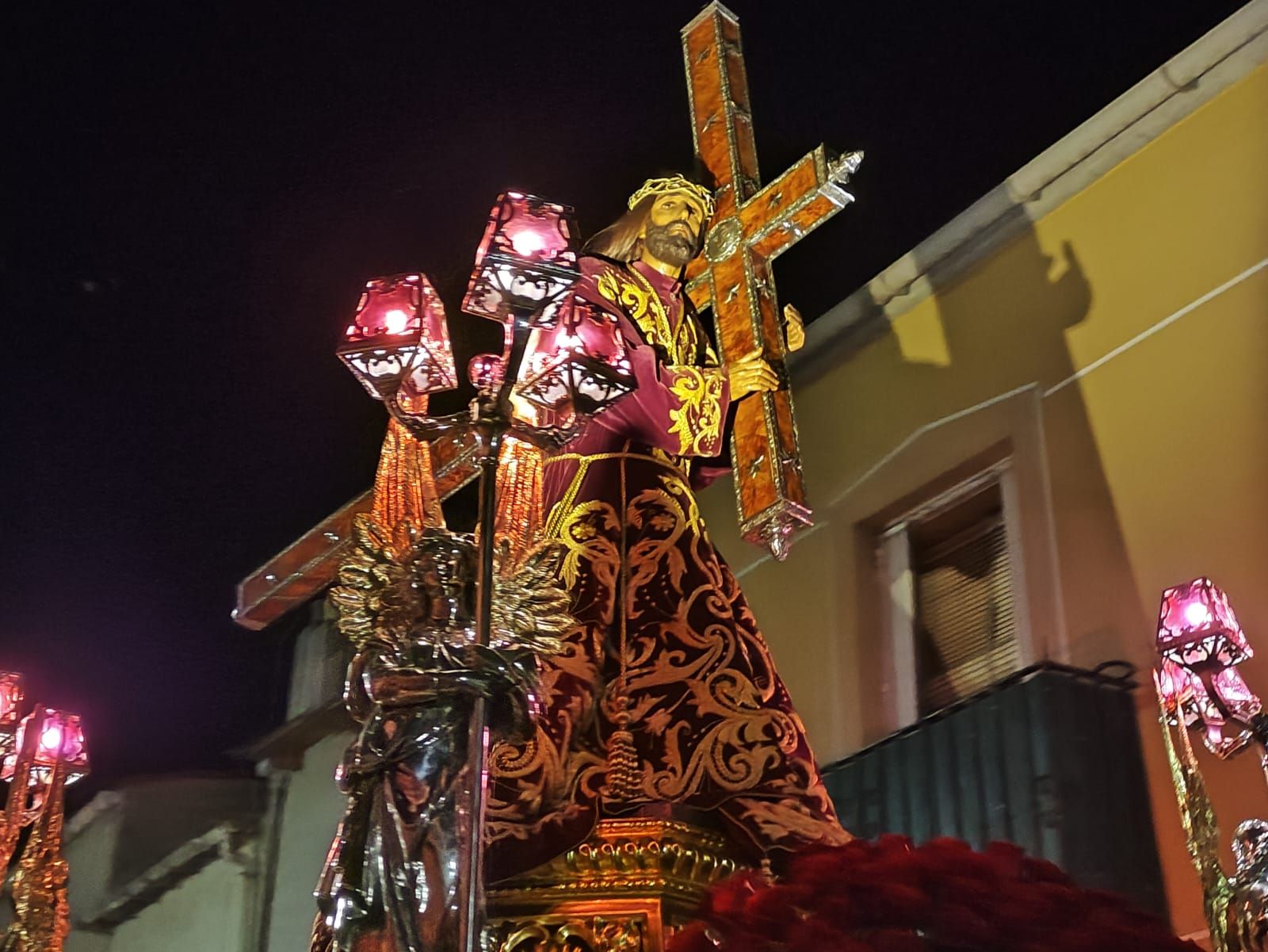 Bajo la protección del "Abuelo"