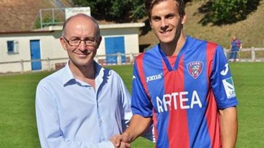 Curbelo (d), en su presentación con el Leioa de Segunda B.