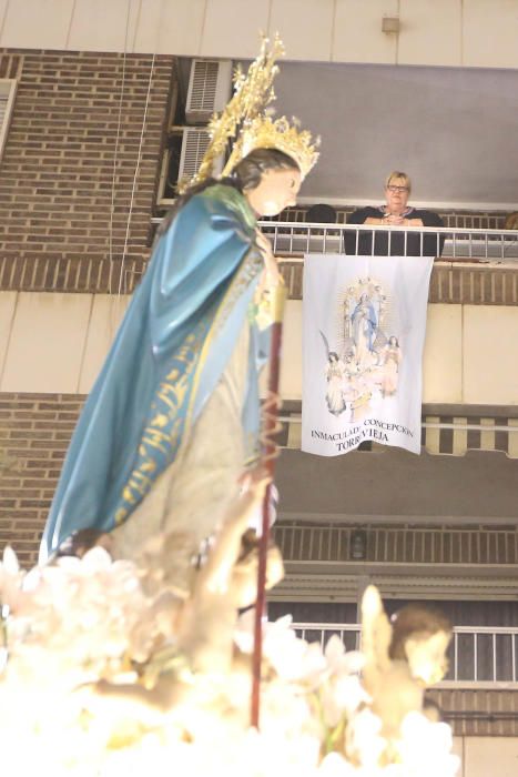 La Inmaculada Concepción protagoniza la tradicional procesión en Torrevieja.