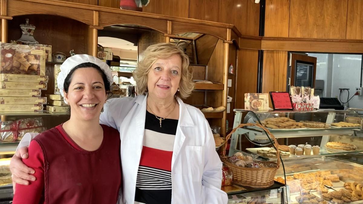 Ana Menéndez, con Leticia Calzón, trabajadora del obrador.