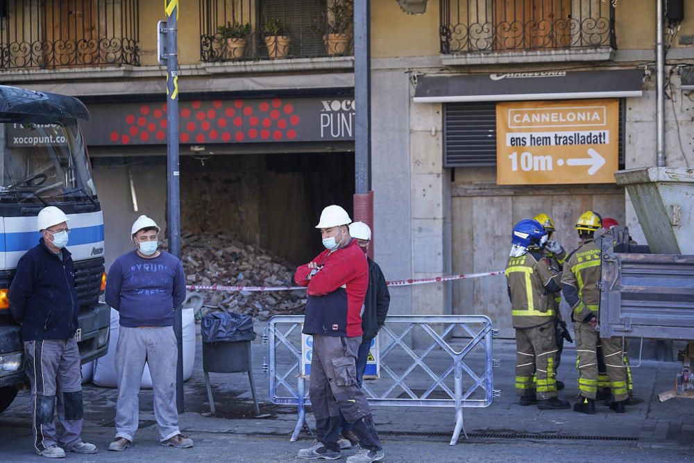 Operaris i bombers a la zona de l''accident laboral