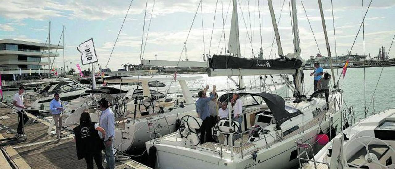 Embarcaciones de recreo en el Puerto de València, en una imagen de archivo. | EDUARDO RIPOLL