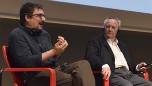 Albert Sánchez Piñol y Philip Pullman en el Auditori Disseny Hub de Barcelona. 