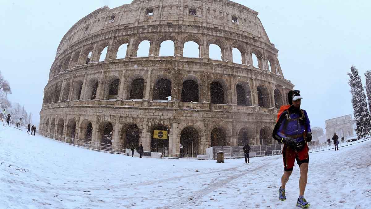 Colegios, universidades y monumentos están cerrados por la cantidad de nieve caída.