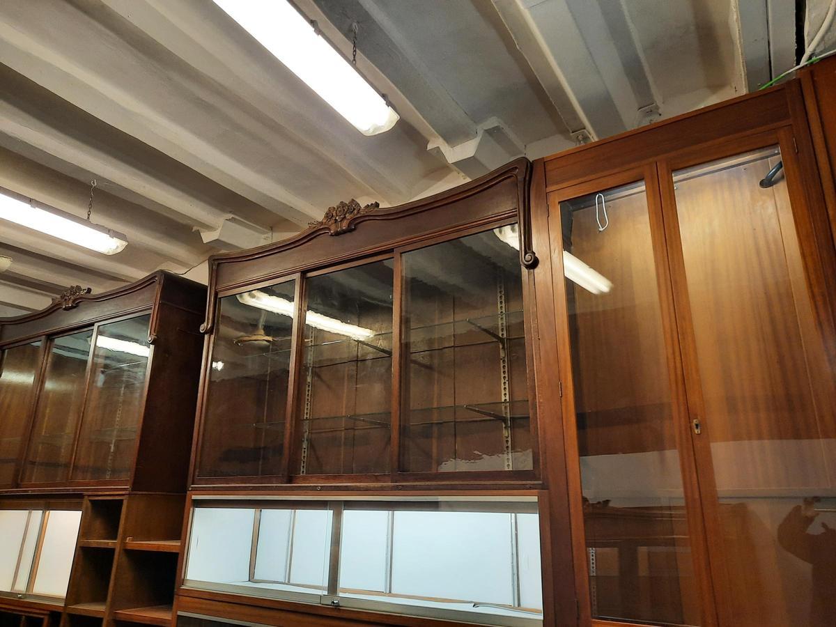 Mobiliario preservado en uno de los locales de New Phono, catalogado por el Ayuntamiento de Barcelona.