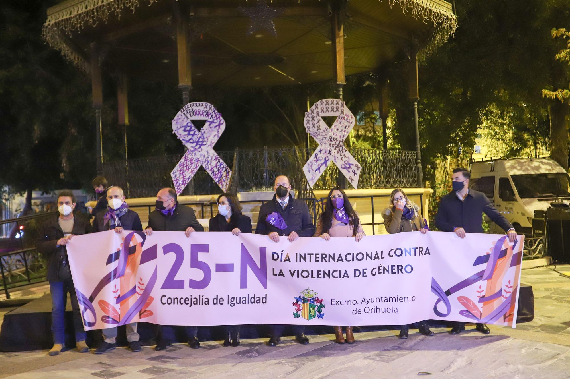 Protesta anoche en Orihuela en la marcha del 25N convocada por la Mesa de Igualdad del municipio y la concejalía