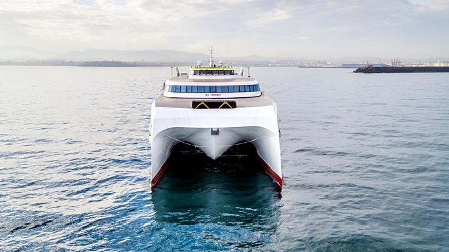 El primer ‘fast ferry’ del mundo con motores a gas une Dénia con Ibiza y Palma