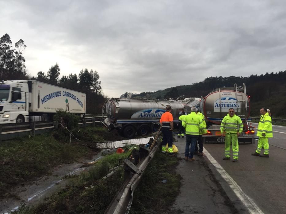 Un accidente en la "Y" provoca varios kilómetros de atasco  en dirección Oviedo