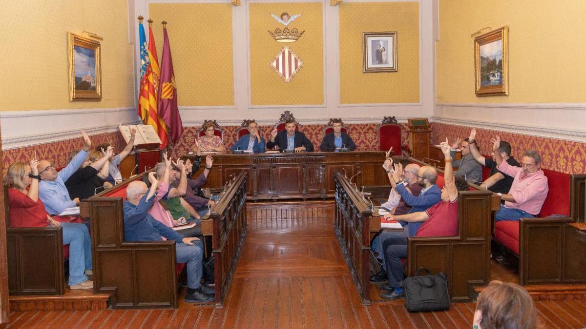 Pleno extraordinario en el que se han aprodado las distinciones 9 d&#039;Octubre.