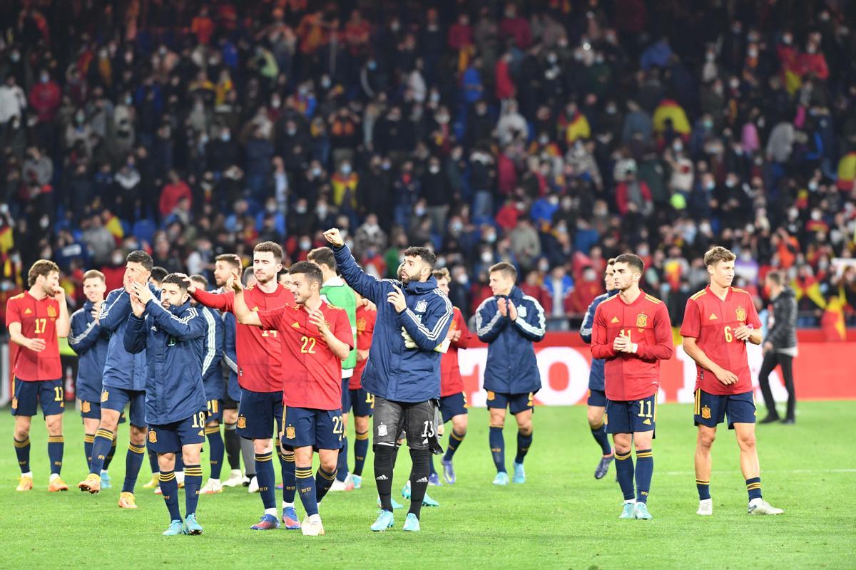 España golea a Islandia (5-0) en A Coruña con Riazor repleto