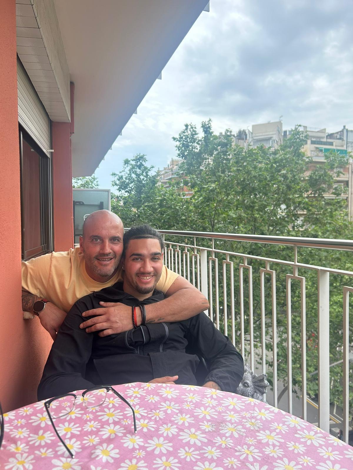 Toni Soldevilla, junto a su hijo, Marc.