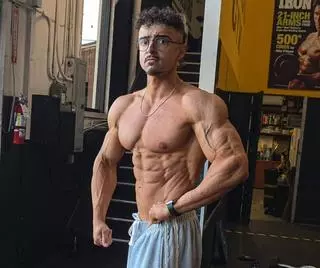 Ander Basurto, culturista: "Es posible viajar, prepararte y disfrutar. Entrena a las 6 de la mañana y así tienes el resto del día libre para disfrutar de tu viaje"