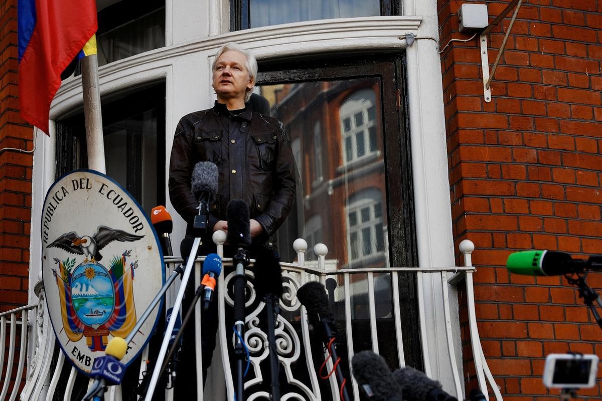 FILE PHOTO  WikiLeaks founder Julian Assange is seen on the balcony of the Ecuadorian Embassy in London  Britain  May 19  2017  REUTERS Peter Nicholls File Photo