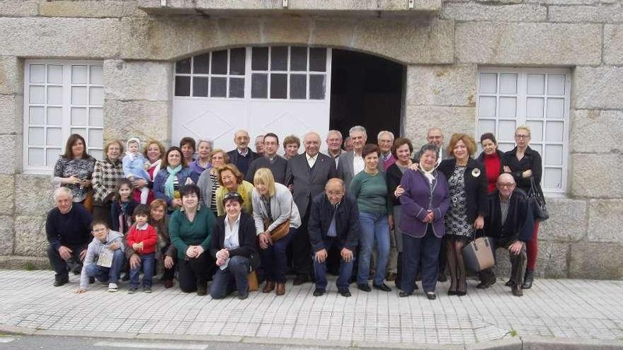 Asistentes al acto inaugural de la sede de Cáritas.  // FdV