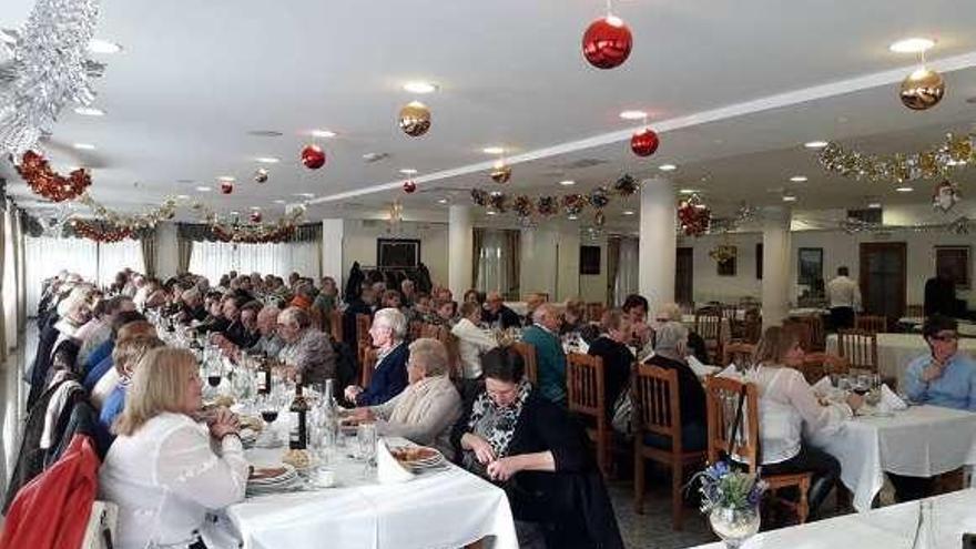 Comida de homenaje a los mayores de Peñamellera Baja