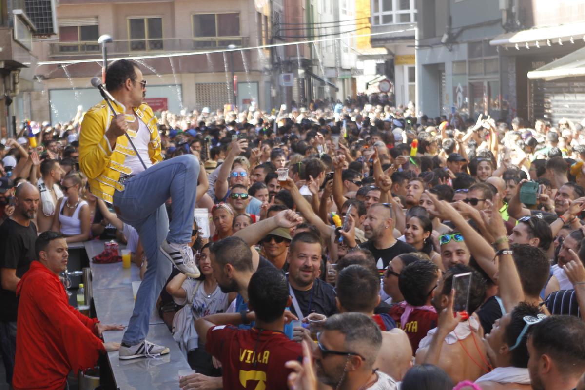 El Freddie Mercury’ vilagarciano fue jaleado por las masas.  | // N. PARGA