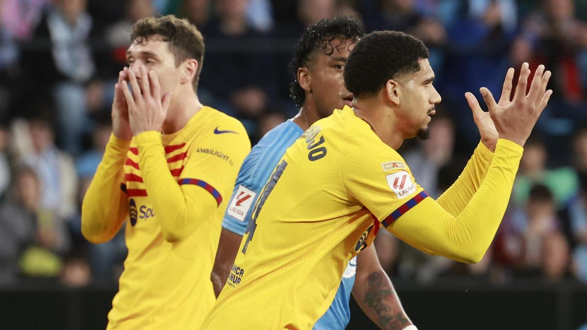 Christensen y Araujo se lamentan en Balaídos de una ocasión fallada ante el Celta.