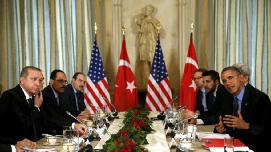 Obama recuerda a Erdogan que el Estado Islámico es &quot;el enemigo común&quot;