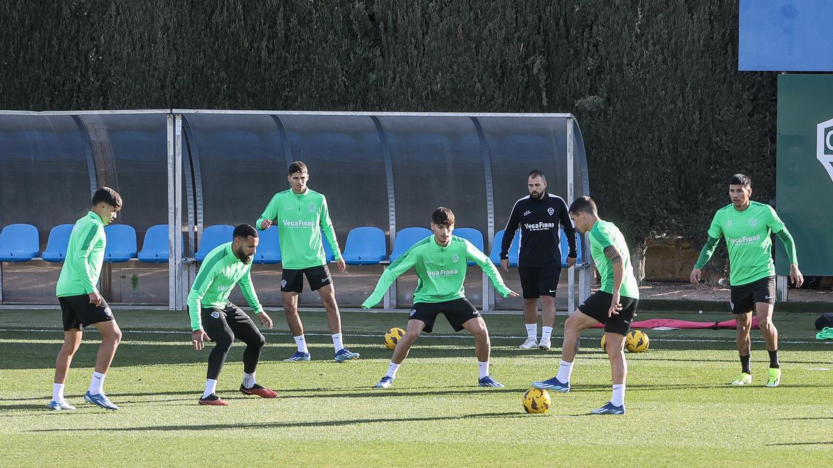 Entreno del Elche para preparar el partido ante el Amorebieta