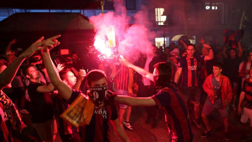 La afición del Barcelona celebra la Copa del Rey