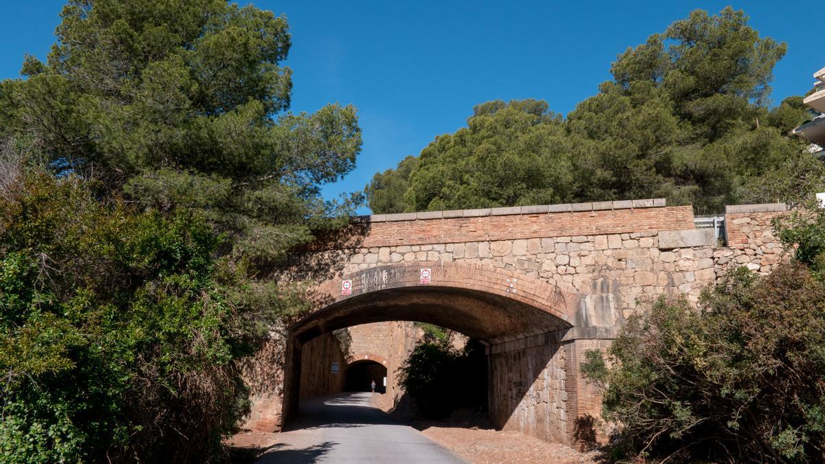 Mayo es un buen mes en el que iniciarse en las buenas prácticas deportivas en entornos como la vía verde del mar.